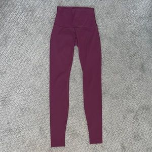 Lululemon Wunder Under Luxtreme Hi-Rise Legging. Size 4. Red grape color.